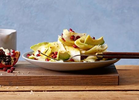 Chicoréesalat mit Avocado und Granatapfel